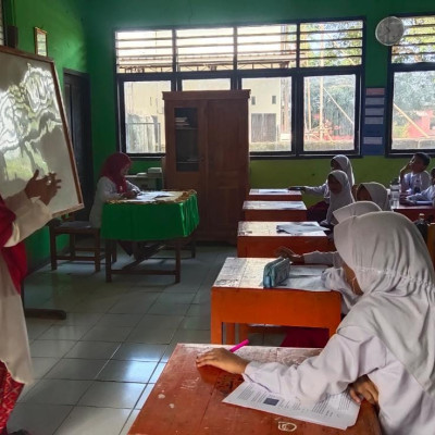 Guru MIN 1 Bulukumba, Srimuliarti Tebar Motivasi Kepada Peserta Seleksi KSM Satuan Pendidikan