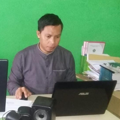 Operator MTsN 5 Bulukumba Gelar Pemutakhiran Data Emis