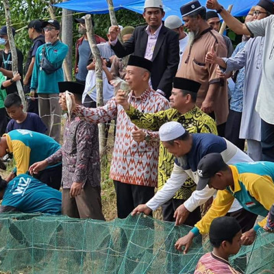 Kakan Kemenag Wajo Bersama Asisten III Hadiri Panen Budidaya Ikan Di Anabanua