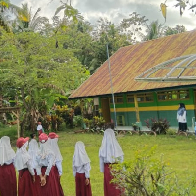 MI Al-Khaerat Tudonro Bulukumba Gelar Upacara Perdana Setelah Libur Semester