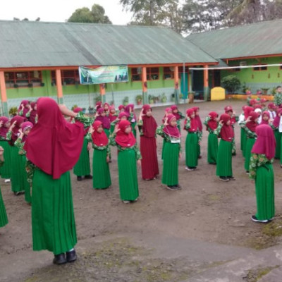 Mengawali Kegiatan Literasi, MIN 3 Sinjai Gemakan Asmaul Husna