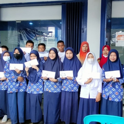 Peserta Didik MTs Pabbambaeng Terima Bantuan Beasiswa Program Indonesia Pintar