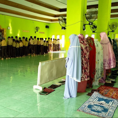 Bentuk Karakter Peserta Didik, MTs Bacari Gelar Sholat Dhuha Bersama