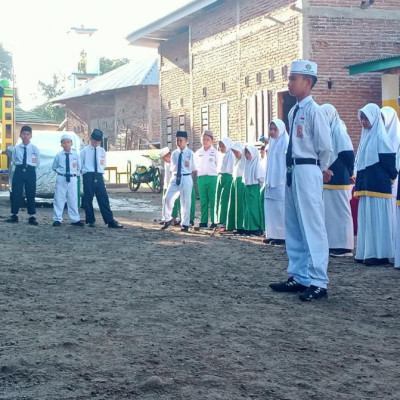 Didaulat Pembina Upacara, Guru Mapel Fiqih MTs PP. As’adiyah Galung Beru Sampaikan ini