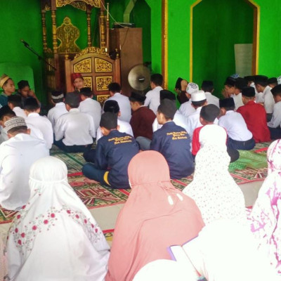 Doakan Kasi Penmad, MTs/MA PP. As’adiyah Galung Beru Gelar Khataman Al-Quran