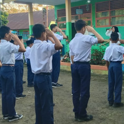 Rutinitas Pelaksanaan Upacara Bendera MTs Guppi Sampeang