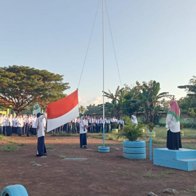 Wakamad MTs Bacari Sampaikan Dua Hal Pada Saat Upacara Bendera