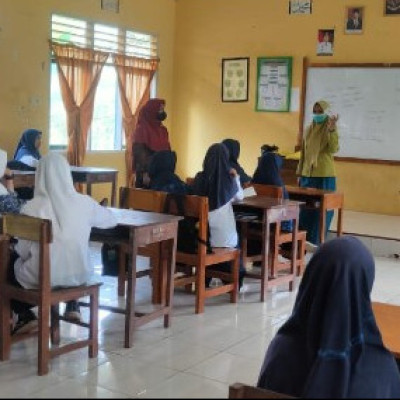 Petugas PKM Samaenre Sambangi MTs Muhammadiyah Songing Untuk Pemberian TTD Pada Peserta Didik Baru