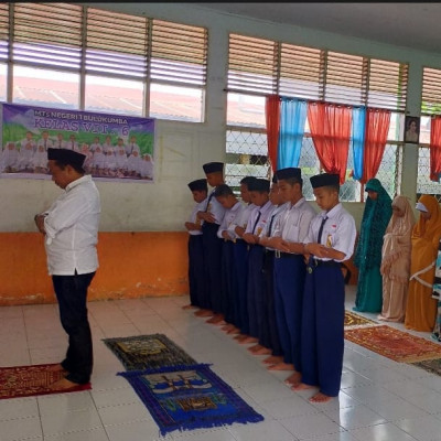 Salat Berjama’ah, Salah Satu Metode Pembentukan Karakter Siswa, Sebut Kepala MTsN 1 Bulukumba