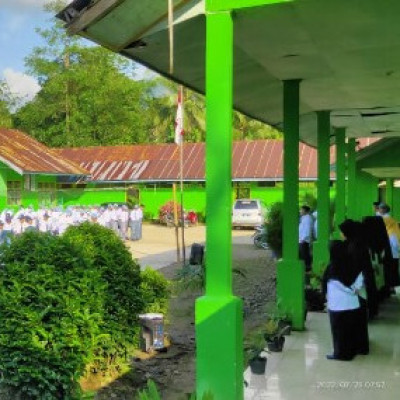 MI, MTs, Dan MA Muhammadiyah Songing Jadi Satu Laksanakan Upacara Bendera Merah Putih