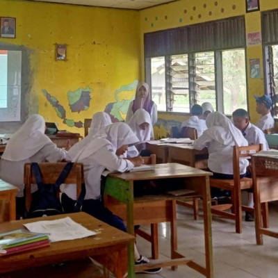 Siswa Kelas IX,1 MTsN 5 Bulukumba Antusias Belajar IPA Tentang Sistem Reproduksi