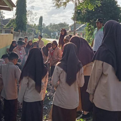 Kerja Bakti, MTs Guppi Lembanna Laksanakan Instruksi Gerakan Pramuka Kwarcab Bulukumba 