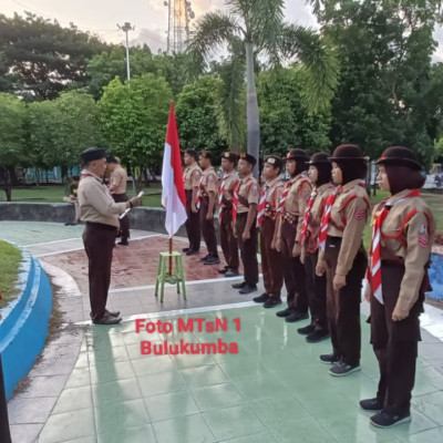 Menuju JAMNAS, Siswi MTsN 1 Bulukumba Ikuti Pelantikan Pramuka Garuda