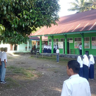 Kamad MA Darul-Qalam Bulukumba Sampaikan Amanat Spiritual Saat Upacara Bendera