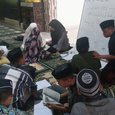 Peserta Didik MTs Ponpes Nurul Falah Persiapkan Diri Ikuti English Bootcamp 2.0 