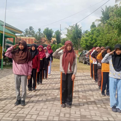 MTsN 6 Bulukumba Gelar Latihan Gerak Jalan Indah