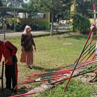 Kamad MTs Guppi Lembanna Kajang Terjun Langsung Benahi Perlengkapan Pramuka