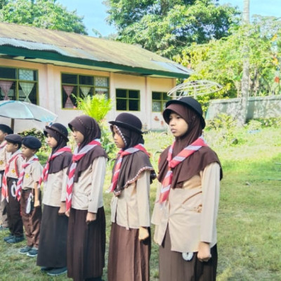 Jelang Perkemahan Pramuka, Peserta Didik MIS Al-Khaerat Tudonro Antusias Gelar Latihan