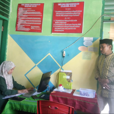 Kepala Madrasah Aliyah Darul-Qalam Bulukumba Temui Staf Perpustakaan, Ada Apa?