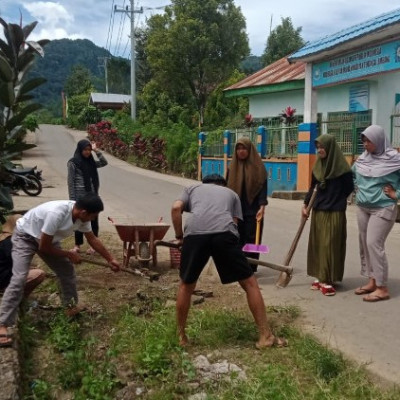 PMR MA Tengah Lembang Isi Weekend Dengan Aksi Baksos Bersih Lingkungan Madrasah