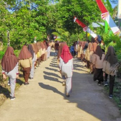 Sambut HUT RI Ke-77 Para Peserta Didik Giat Latihan Gerak Jalan Indah