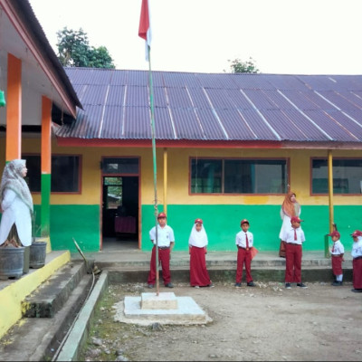 Pesan Kontributor Humas MIS Serre Saat Upacara Penaikan Bendera