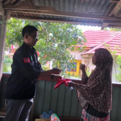 Semarakkan HUT RI Ke-77, MTsN 1 Sinjai Wujudkan Program Pembagian 10 Juta Bendera Merah-Putih