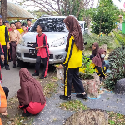 Peserdik MTsN 1 Bulukumba Kerja Bakti Sambut HUT Kemerdekaan RI