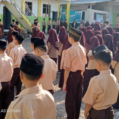 Gelar Upacara Bendera, MTs PP. As’adiyah Galber Sambut Hari Pramuka