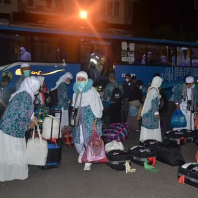 Jemaah Haji Kabupaten Sinjai Mendarat Mulus di Bandara Udara Sultan Hasanuddin Makassar