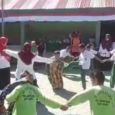 MI Ainus Syamsi Meriahkan HUT RI ke-77 dengan Lomba Estafet Sarung Hingga Kebersihan Kelas