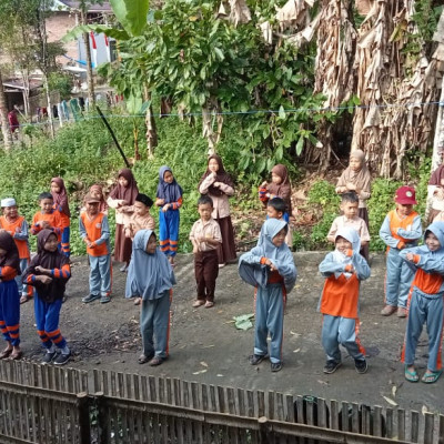 MIS As’adiyah Kindang Lakukan Senam Kebugaran Jumat Pagi