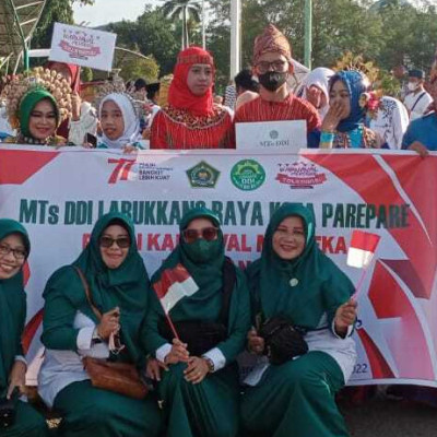 MTs DDI Labukkang Antusias Meriahkan Karnaval Moderasi Beragama