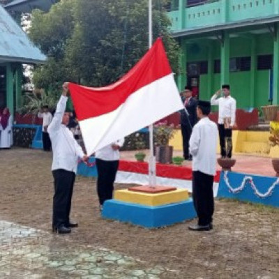 MTsN 1 Sinjai Gelar Upacara Peringatan HUT Kemerdekaan RI ke-77