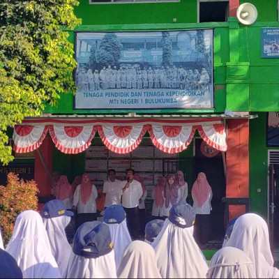 MTsN 1 Bulukumba Gelar Apel, Kepala Madrasah Sampaikan Ini