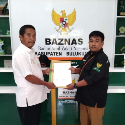 Bendahara UPZ MTsN 1 Bulukumba Setor Zakat Profesi Periode Agustus Ke Baznas