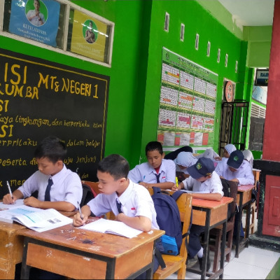 Teras, Jadi Pilihan Siswa MTsN 1 Bulukumba Ikuti Pembelajaran