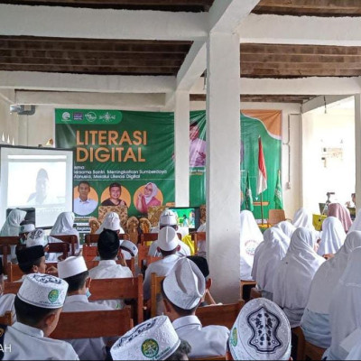 Melek Teknologi, Ratusan Santri Ponpes As’adiyah Galber Antusias Ikuti Literasi Digital