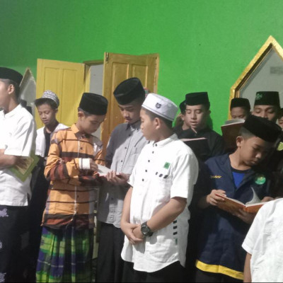 Ponpes As’adiyah Galung Beru Rutin Beri Pembinaan Barzanji Kepada Santrinya