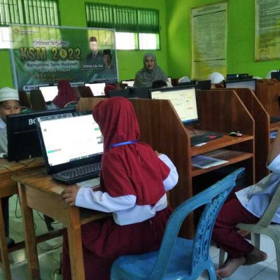 Jelang Pelaksanaan AKMI, Siswa MI DDI Kampung Baru Lakukan Simulasi 