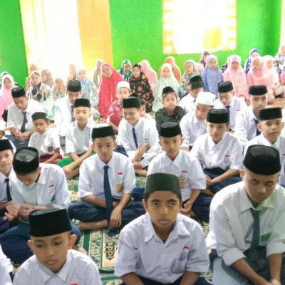 Bina Mental dan Karakter Siswa, MTs PP. As’adiyah Galber Rutinkan Shalat Dhuha