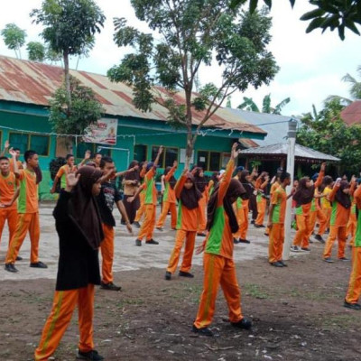 Tingkatkan Imun Tubuh, Warga MTs Bontosunggu Senam Bersama