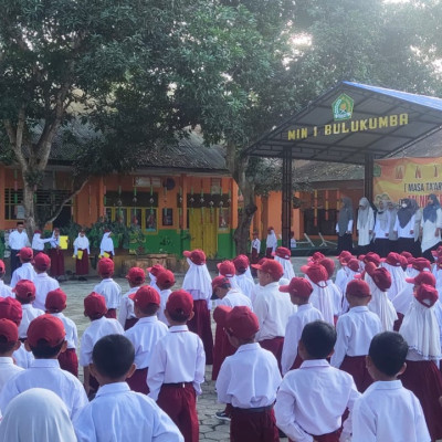 Giat Upacara MIN 1 Bulukumba, Tumbuhkan Jiwa Nasionalisme di Kalangan Generasi Muda