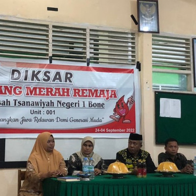 Mengembangkan Jiwa Relawan, Organisasi PMR MTsN 1 Bone  Gelar Diksar