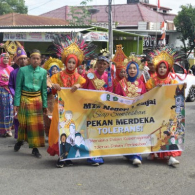 Cerminkan Adat Nusantara, MTsN 1 Sinjai Sukses Bawa 2 Piala