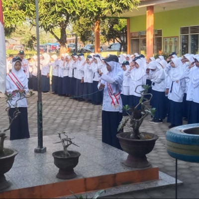 MTs Bontonyeleng Gelar Upacara Pengibaran Bendera