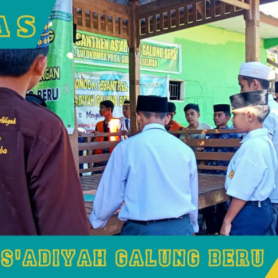 Siswa MTs-MA Ponpes As’adiyah Galung Beru Rawat Tradisi Gotong Royong