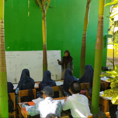 Siswa MTsN 1 Bulukumba Nikmati Outdoor Mathematics