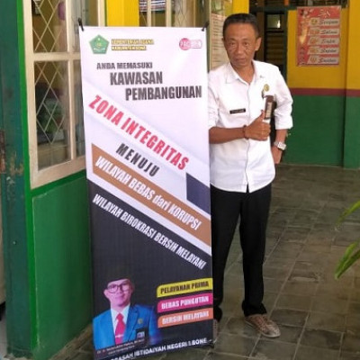 Dukung Pencanangan Zona Integritas, MIN 1 Bone Pasang Banner