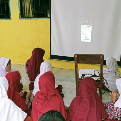 Mushalla Jadi Tempat Alternatif  Melatih Siswa MIS Bangkeng Buki Baca Puis